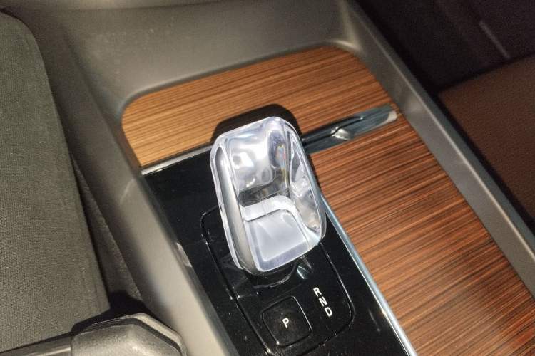 Used Volvo XC60 New Energy 2024 T8 Plug-in Hybrid Long-Range All-Wheel Drive Smart Luxury Edition Gear Lever