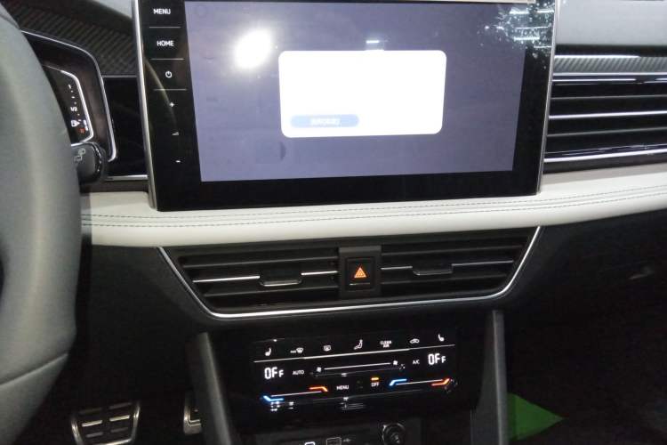 Used Volkswagen Tiguan L 2025 Model Outstanding Version 330TSI Automatic Two-Wheel Drive R-Line Longyao Edition
