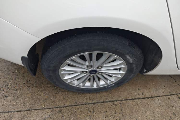 Used Ford Escort 2015 1.5L Automatic Comfort Edition Right Rear Wheel Hub