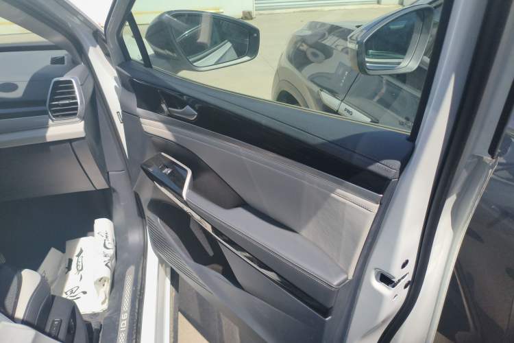 Used Volkswagen ID.6 CROZZ 2022 Long-Range PRO Edition Right Front Door Interior