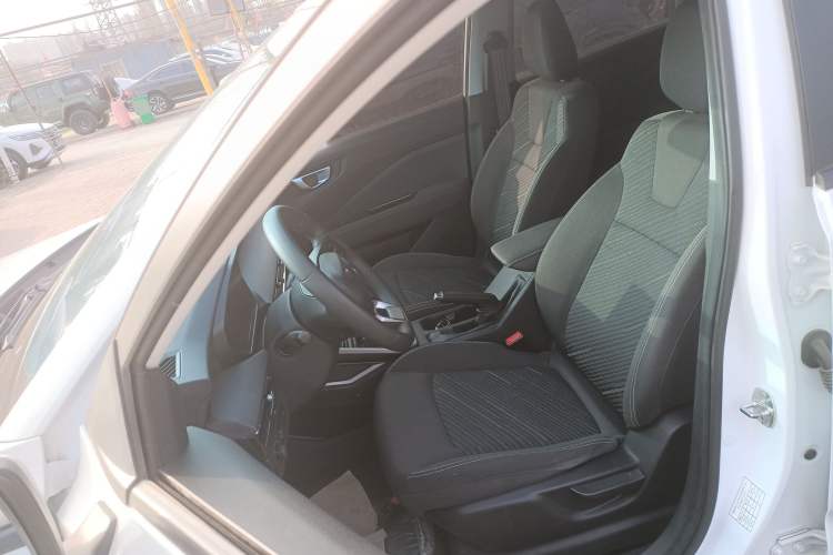 Used Wuling Alvez 2022 1.5L Manual Free-Style Model
