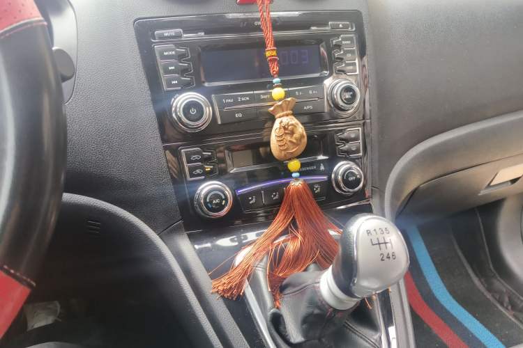 Used Haval H6 2015 Upgraded Model 1.5T Manual Two-Wheel Drive Urban Version
