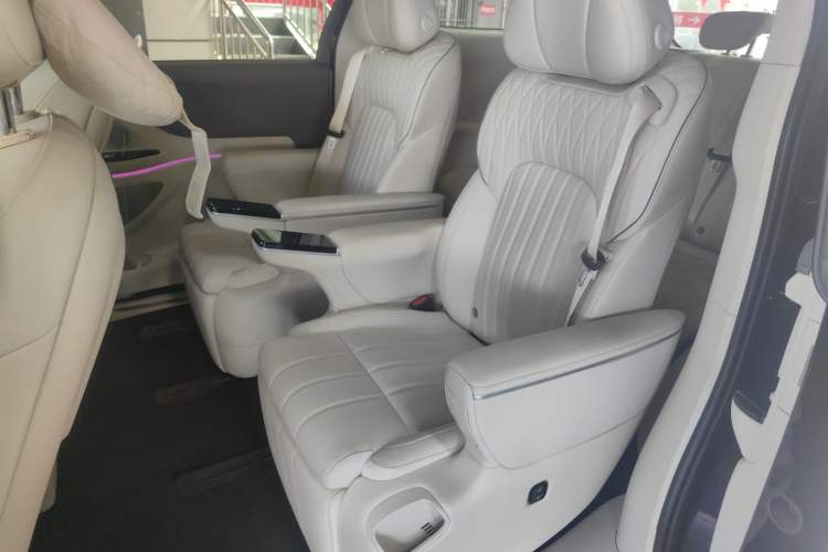 Used VOYAH Dream 2025 PHEV Four-Wheel-Drive Flagship Kunpeng Edition Left Rear Seat