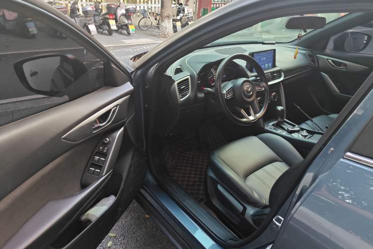 Used Mazda CX-4 2018 2.0L Automatic Two-Wheel Drive Blue Sky Dynamic Version China VI Standard Driver Seat