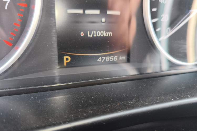 Used Geely Auto Emgrand GT 2015 1.8T Flagship Model Odometer Close Up