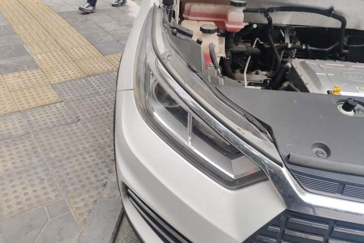 Used BYD Yuan New Energy 2018 EV360 Smart Connect Cool Edition Right Front Headlight