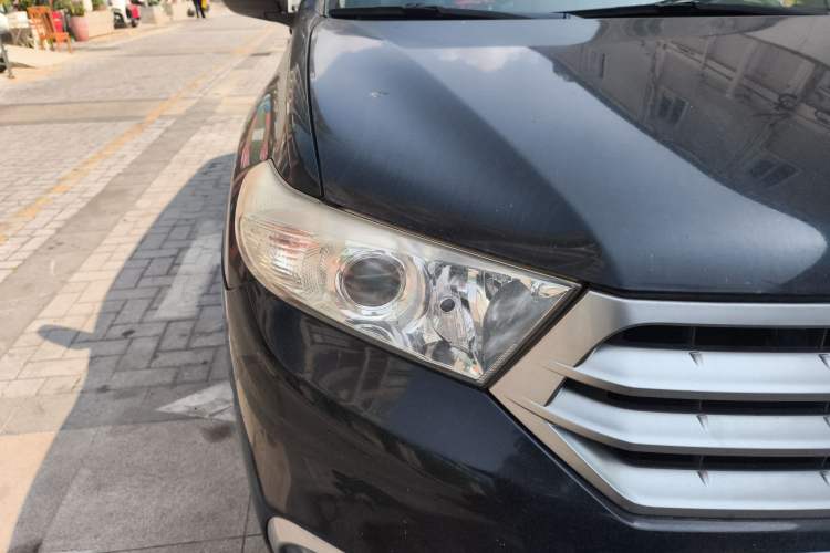 Used Toyota Highlander 2012 2.7L Two-Wheel Drive 7-Seater Luxury Edition Right Front Headlight