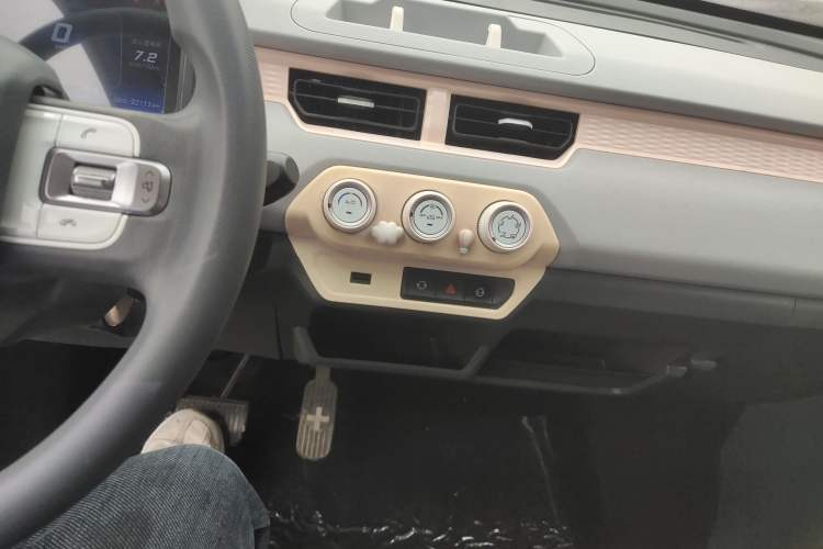 Used Chery QQ Ice Cream 2022 170km Sundae Phosphate Lithium-Ion
