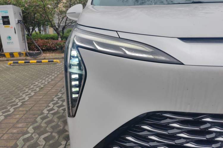 Used Buick Century 2023 2.0T Six-Seater Yinshi Edition Right Front Headlight