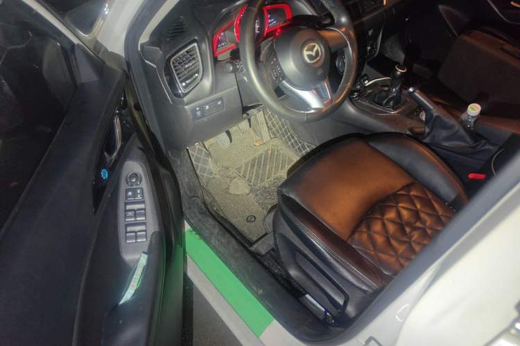 Used Mazda 3 Axela 2016 Sedan 1.5L Manual Comfort Model
