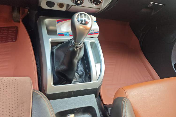 Used JMC Baodian 2018 2.9T New Value-Packed Two-Wheel-Drive Diesel Comfort Version with Standard Cargo Bed – JX4D30B5L