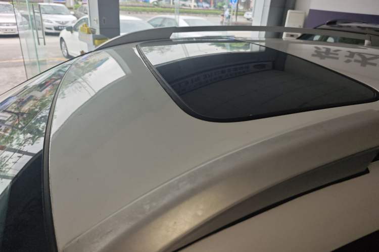 Used Honda CR-V 2015 2.4L two-wheel drive luxury version Roof