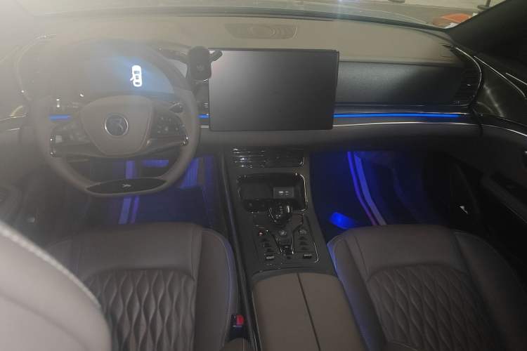 Used BYD Han 2024 DM-i Glory Edition 121KM Prestige Model
