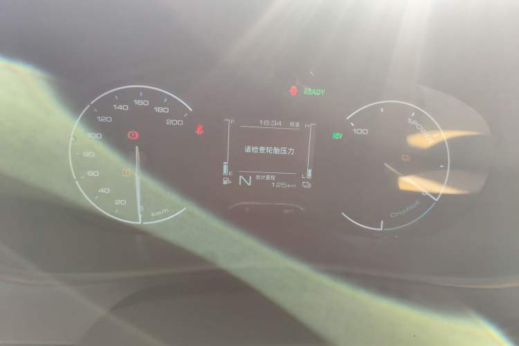 Used Wuling Hongguang New Energy 2025 Extended-Range Hybrid 50 km Utility Version Instrument Cluster