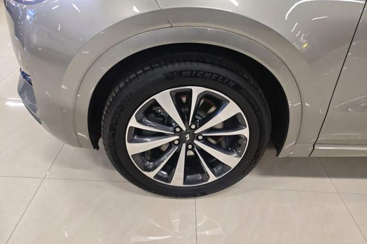 Used Li Auto ONE 2021 Extended-Range 6-Seater Version Exterior 4