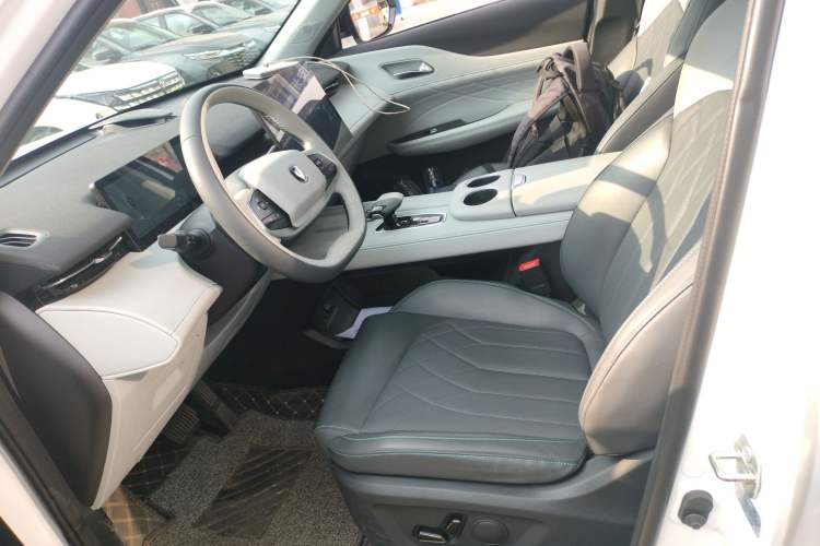 Used CHANGAN UNI-Z New Energy 2024 Blue Whale Smart Electric iDD 125km Beyond Edition Left Front Seat