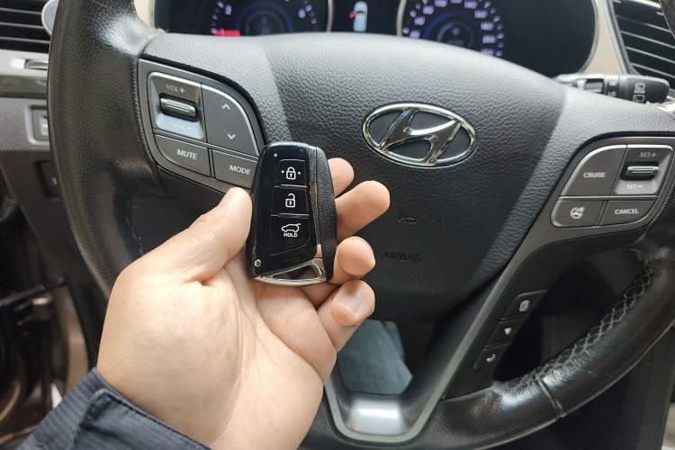 Used Hyundai Santa Fe 2013 2.4L Automatic 4x4 Prestige Edition
