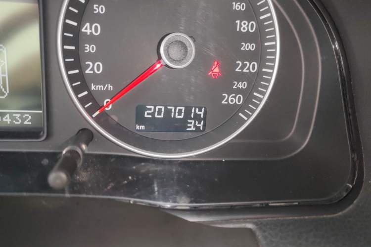 Used Volkswagen Passat 2009 1.8T Automatic Zunjie Model Odometer Close Up