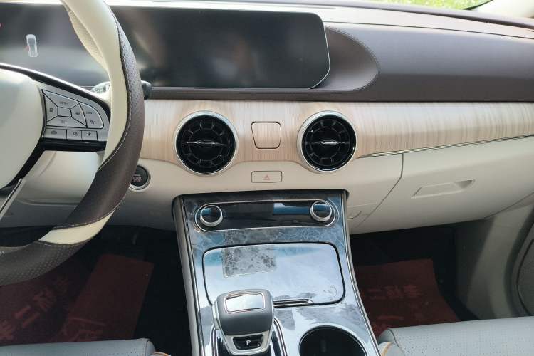 Used FORTHING Yacht 2023 1.5T DCT Starry Sky Flagship Edition Audio And AC Panel