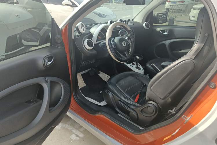 Used smart fortwo 2016 0.9T 66kW Hardtop Pioneer Edition Driver Seat