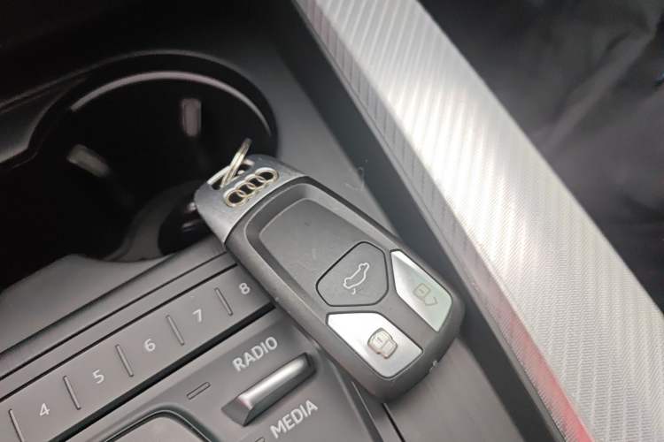 Used Audi A4L 2018 30th Anniversary Edition 40 TFSI Fashion Model
