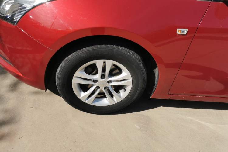 Used Chevrolet Cruze 2015 1.5L Classic SL MT Left Front Wheel Hub