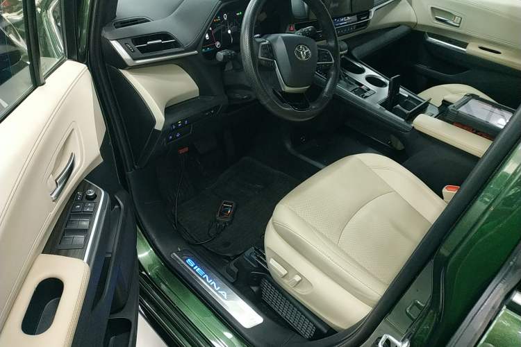 Used Toyota Sienna 2021 2.5L Hybrid Ultimate Edition