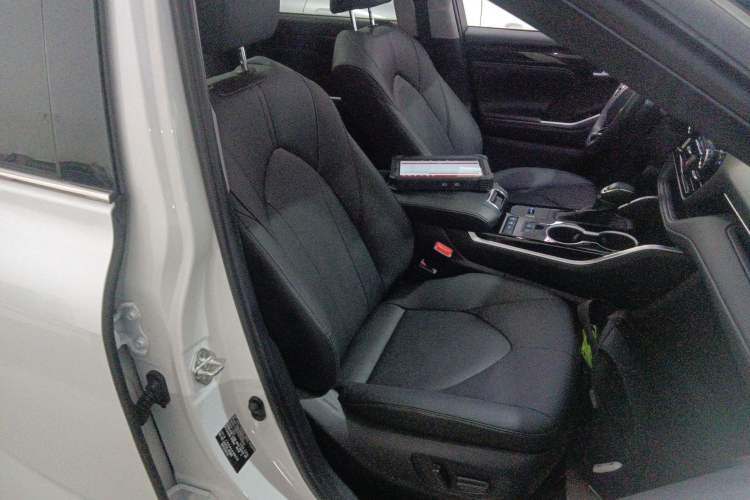 Used Toyota Highlander 2022 Dual-Engine 2.5L Four-Wheel Drive Prestige Version 7 Seats
