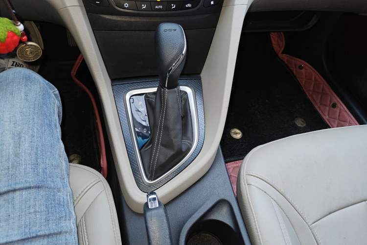 Used Buick GT 2019 15T Dual-Clutch Connected Elite Model China VI Gear Lever