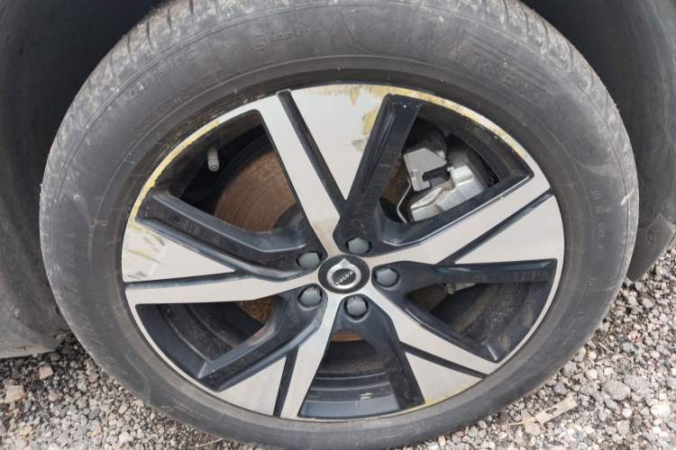 Used Volvo XC40 New Energy 2021 P8 Pure Electric All-Wheel Drive Smart Luxury Sport Edition Right Front Wheel Hub