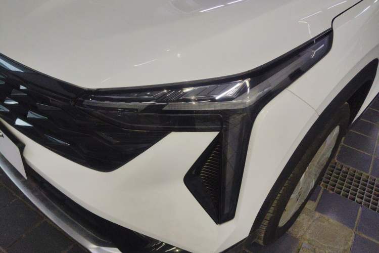 Used Geely Auto Emgrand X7 Sport 2024 1.5TD Smart Connect+ Left Front Headlight