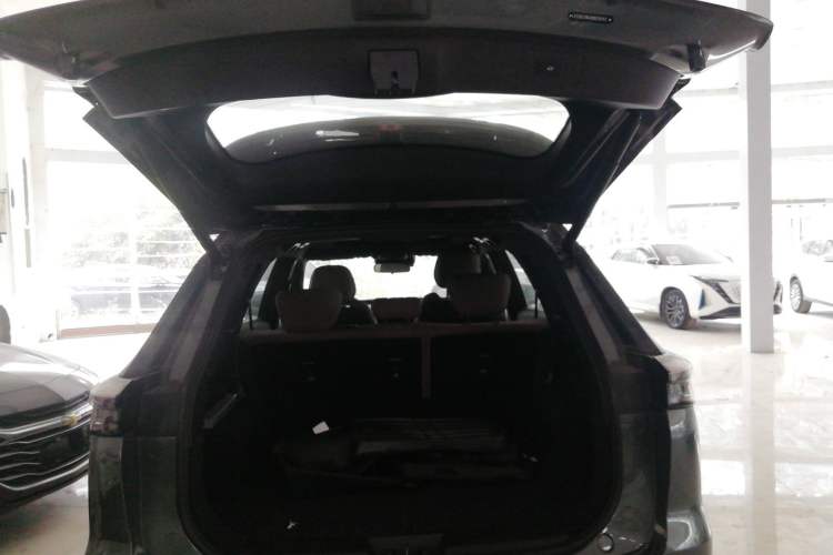 Used Chery Tiggo 8 PLUS 2025 290TGDI DCT Prestige 5-Seater
