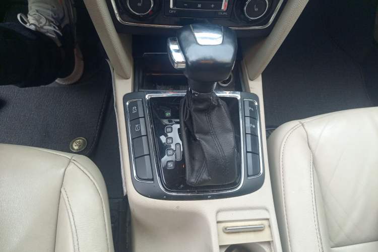 Used Skoda Superb 2012 1.8TSI Automatic Prestige Edition Gear Lever
