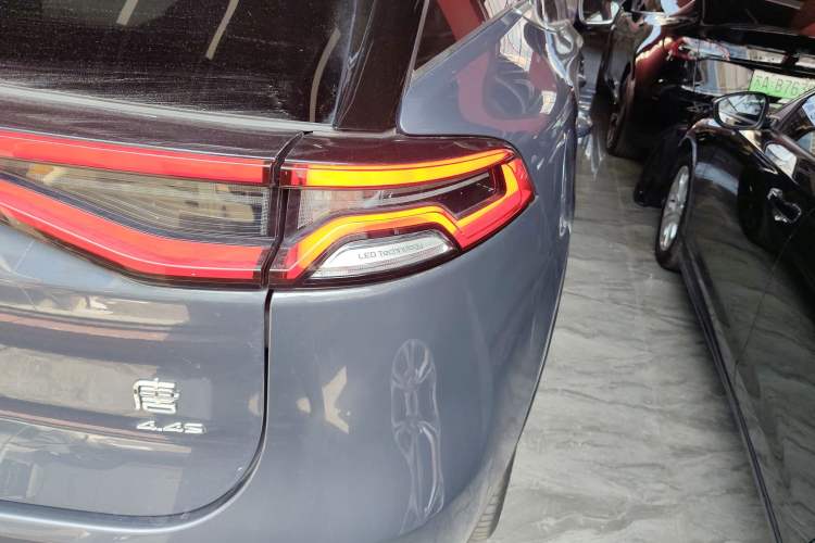 Used BYD Tang New Energy 2022 EV 635 km All-Wheel-Drive Flagship Model Exterior 3