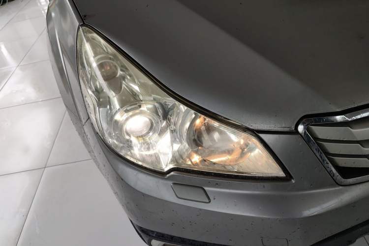 Used Subaru Outback 2010 2.5i Luxury Edition Right Front Headlight