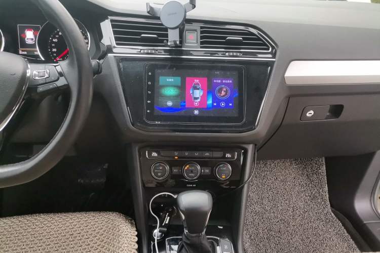 Used Volkswagen Tiguan L 2017 330TSI Automatic Two-Wheel Drive Comfort Edition Audio And AC Panel