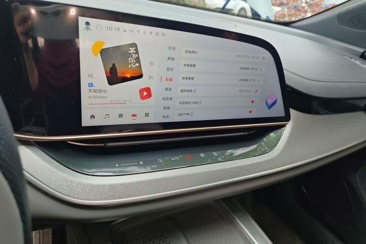 Used Hongqi Tiangong 08 2025 730 Max Rear-Drive Version Audio And AC Panel