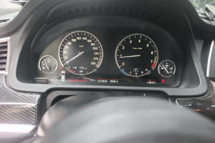 Used BMW 5 Series GT 2015 528i Leading Model
