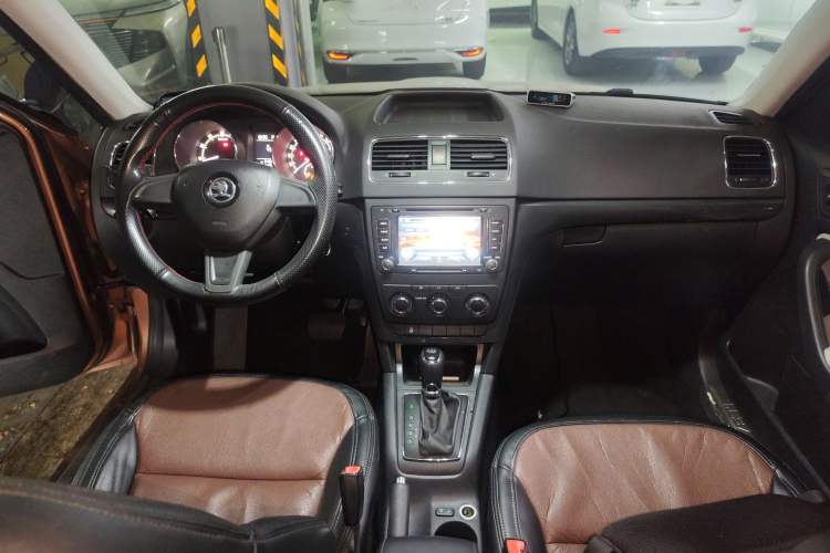 Used Skoda Yeti 2016 1.4TSI DSG Advanced Edition Audio And AC Panel