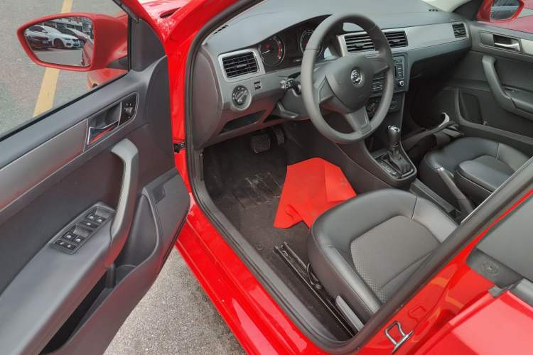 Used Skoda Rapid Spaceback 2014 1.6L Automatic Enjoyment Edition