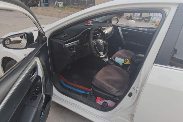 Used Toyota Corolla 2016 Dual-Engine 1.8L E-CVT Leading Edition Driver Seat