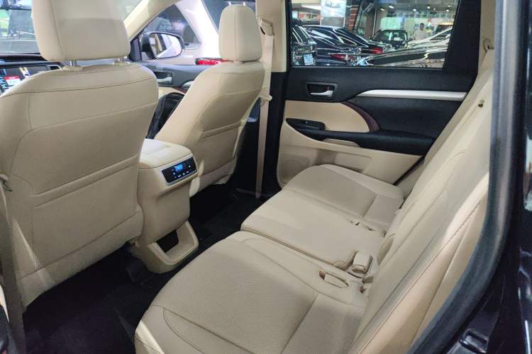 Used Toyota Highlander 2015 2.0T Four-Wheel Drive Luxury Edition 7-Seater Left Rear Seat