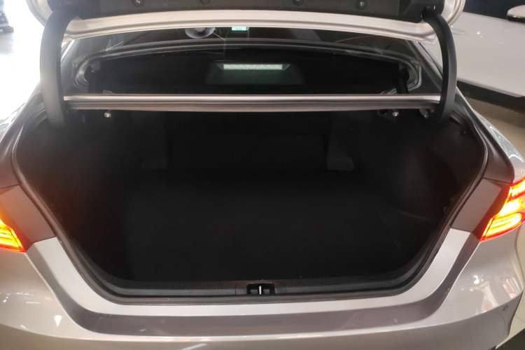 Used Toyota Camry 2021 2.0G Luxury Edition
