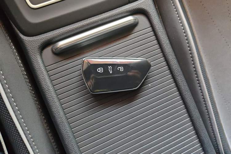 Used Volkswagen Golf 2024 280TSI DSG R-Line 50th Anniversary Edition
