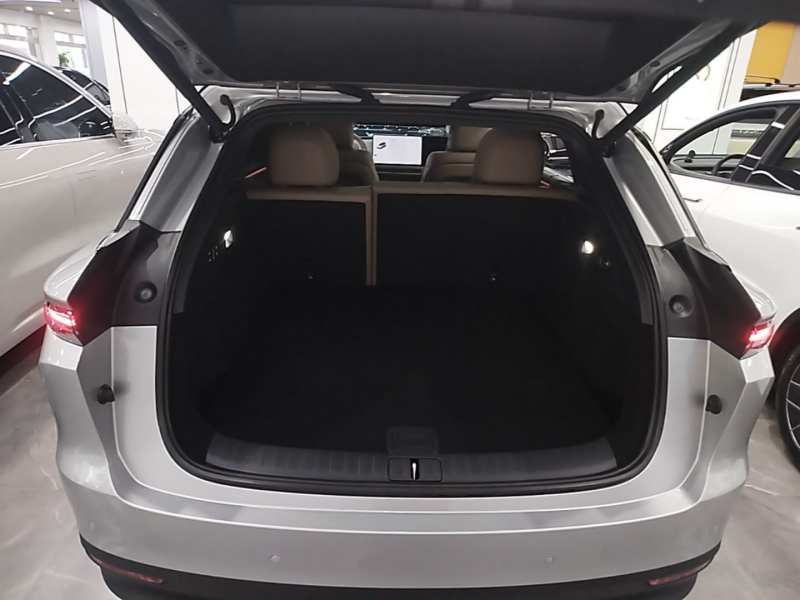 Used Li Auto i6 2025 Model Four-Wheel-Drive Standard Type — 18