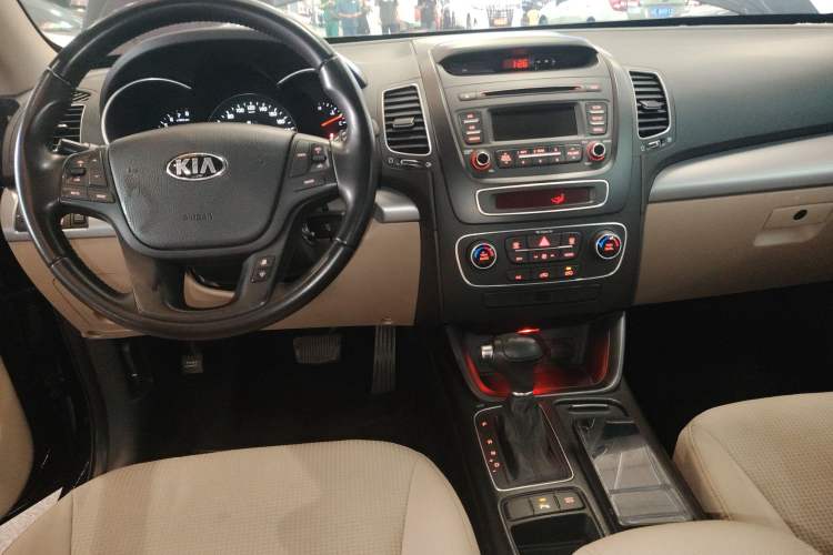 Used Kia Sorento 2013 2.4L 5-Seater Gasoline Comfort Version China IV Standard Center Console