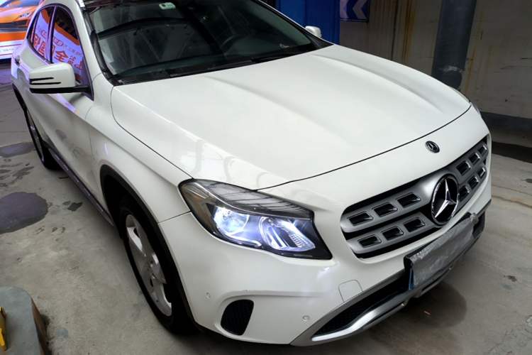 Used Mercedes-Benz GLA 2017 GLA 200 Sport Edition Front Right 45 Deg