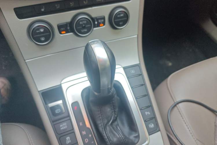 Used Volkswagen Magotan 2015 2.0 TSI Prestige Model
