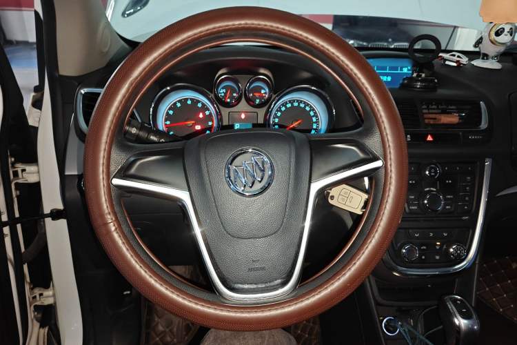 Used Buick Encore 2014 1.4T Automatic Two-Wheel Drive Urban Elite Model Steering Wheel