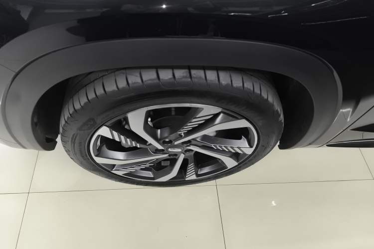 Used Geely Auto Monjaro L 2024 2.0TD High-Power Automatic Two-Wheel Drive Skyline Edition Left Front Wheel Hub